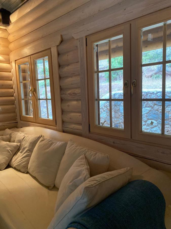 Shelter Villa Калаврита Екстериор снимка